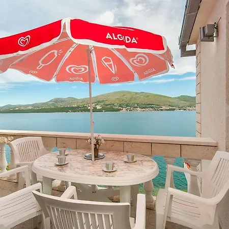 Natasa Διαμέρισμα Τρογκίρ