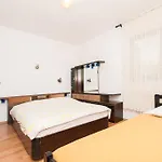 Natasa Apartman *