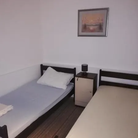 شقة Natasa تروغير